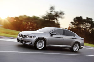Компания Volkswagen снизила российские цены на Passat