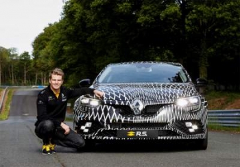 Первые фото "заряженного" хэтчбека Renault Megane RS "слили" в Сеть