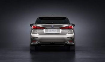 В Сети рассекретили дизайн обновленного гибрида Lexus