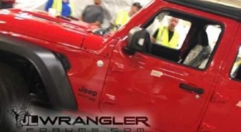 Опубликованы первые "живые" фото нового Jeep Wrangler