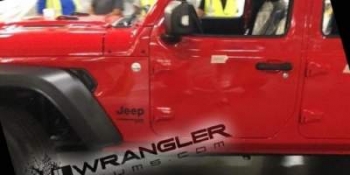 Опубликованы первые "живые" фото нового Jeep Wrangler