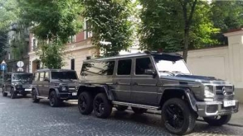 На украинских дорогах "засекли" необычный Mercedes-Benz G-Class