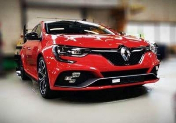 Опубликованы "живые" снимки хэтчбека Renault нового поколения