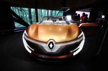 Renault поделилась кадрами "умного" автомобиля