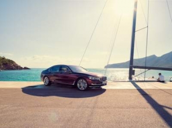 BMW показал эксклюзивный флагманский седан 7-Series