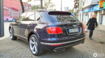 В Украине заметили эксклюзивный внедорожник Bentley