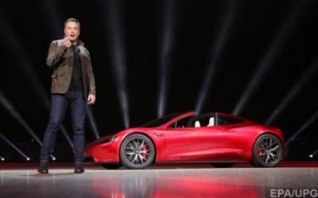 Tesla выпустит «летающую» версию Roadster