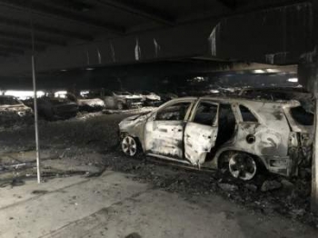 Это надо видеть: Грандиозный пожар превратил почти 1,5 тыс. авто в груду металла