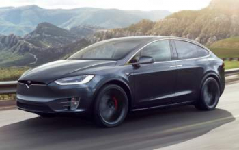 Немецкий блогер испытал Tesla Model X на бездорожье