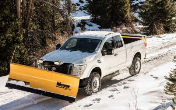 К новому пикапу Nissan можно докупить снегоуборочный ковш