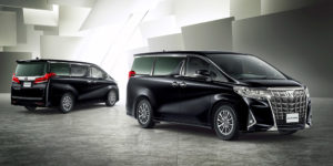 В России начались продажи обновленного минивэна Toyota Alphard