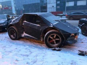 На дорогах Киева заметили странный автомобиль