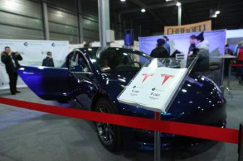 В Украине официально представили новую Tesla Model 3