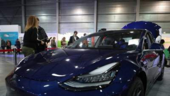 В Украине официально представили новую Tesla Model 3