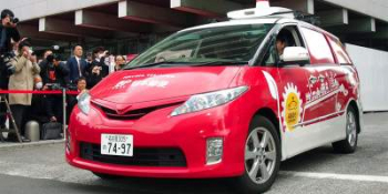 В Японии беспилотные автомобили будут доставлять пиццу
