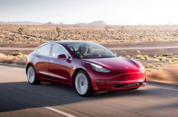 Tesla тестирует новый спортивный седан