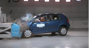 Шведы провели краш-тесты ржавых подержанных автомобилей‍