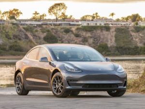 Илон Маск назвал сроки выхода бюджетного Tesla Model 3