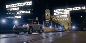 В новом промо-ролике Volkswagen Amarok протянул трамвай на прицепе