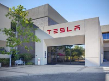Tesla готовит массовые увольнения сотрудников