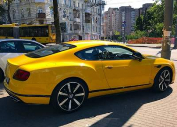 В Киеве появился Bentley непривычного цвета