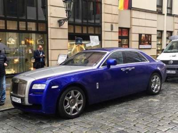 В Германии видели элитный Rolls-Royce на украинских номерах