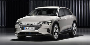 Audi показала серийный кроссовер Audi E-Tron с камерами вместо зеркал‍