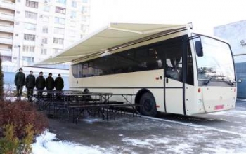 Для бойцов Нацгвардии создали уникальный автобус-столовую