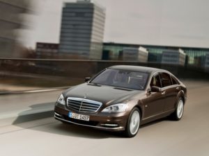 Mercedes S-Class стал самой популярной моделью люкс-класса с пробегом