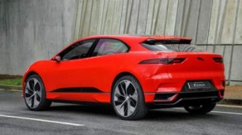 Jaguar впервые показала на ходу свою новинку - электрокар I-Pace