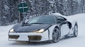 Фотошпионы "подловили" загадочную модель Ferrari