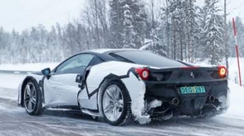 Фотошпионы "подловили" загадочную модель Ferrari