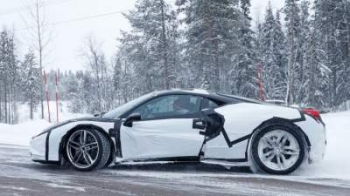 Фотошпионы "подловили" загадочную модель Ferrari