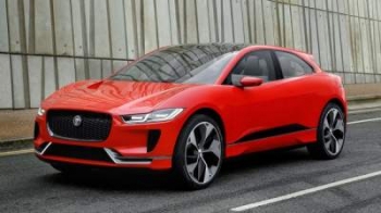 Jaguar впервые показала на ходу свою новинку - электрокар I-Pace