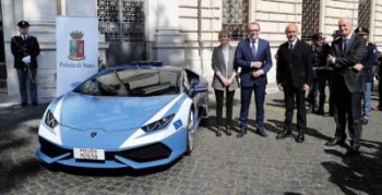 Lamborghini побаловала итальянскую полицию щедрым подарком