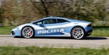 Lamborghini побаловала итальянскую полицию щедрым подарком