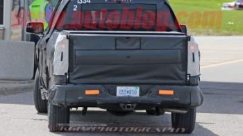 Первые "живые" фото нового пикапа Chevrolet "слили" в Сеть