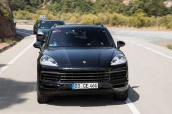 В Сети обнародованы снимки обновленного Porsche Cayenne