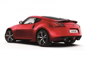 В Сети рассекретили дизайн обновленного спорткупе Nissan