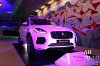 Появились "живые" фото нового кроссовера Jaguar