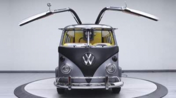Старый Volkswagen Kombi превратили в автомобиль будущего