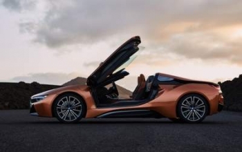 BMW представила гибридный спорткар i8 Roadster