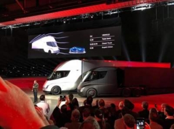 Tesla представила первый электрический грузовик