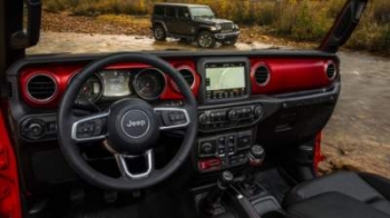 Появились шпионские снимки салона нового Jeep Wrangler