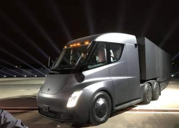 Tesla представила первый электрический грузовик