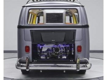 Старый Volkswagen Kombi превратили в автомобиль будущего