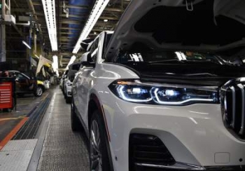Появились первые фотографии нового внедорожника BMW на конвейере