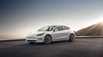 Стало известно, какое расстояние Tesla Model 3 проезжает на одной подзарядке