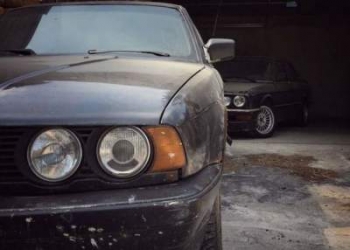 Под Киевом нашли два заброшенных эксклюзивных BMW