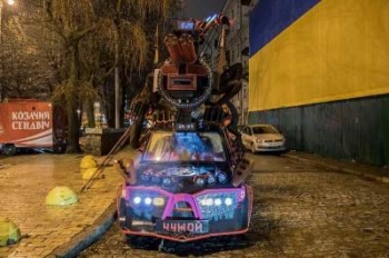 В центре Киева появился "автомонстр"